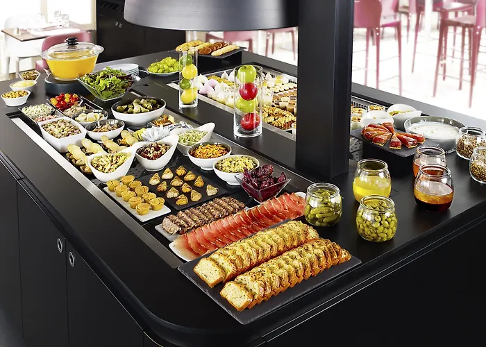 Campanile Отель Ажен