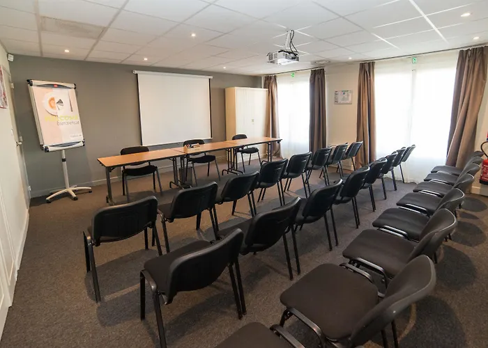 Отель Campanile 3*